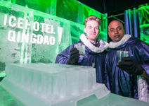 逛-5℃冰酒吧，體驗北極全冰建築