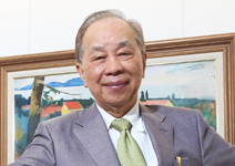 遊古城、拍美景，80歲比年輕人玩得更投入