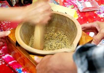 親手做擂茶、回味《阿三哥與大嬸婆》