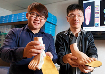 鑽研足部測量，客製化鞋墊年賺百萬
