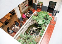 日據診所變台式沙龍，悠悠走入時光隧道