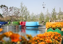 末日漂浮藝術，省思環境與人類關係