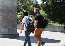 美國千禧世代學貸沉重，但不念大學損失更大