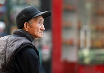 10億「脆弱中產」恐陷貧窮，社會動盪加劇