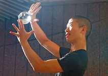 正規教育差點抹煞天分，學雜耍也能躍上國際