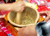 親手做擂茶、回味《阿三哥與大嬸婆》