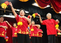 扭腰擺臀也可以，80歲銀髮族大跳《姐姐》