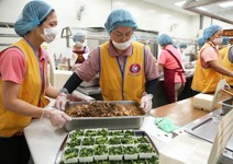 200種菜色、700個便當，每日送餐暖人心
