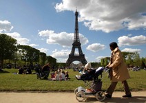 家庭政策完善 景氣再低迷都敢生孩子