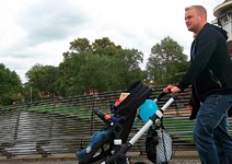 每週一天奶爸日，荷蘭爸爸兼顧家庭