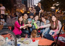 帶食物來， 城市草原就有了新風景