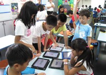 平板取代教室黑板，虛實整合翻轉教育