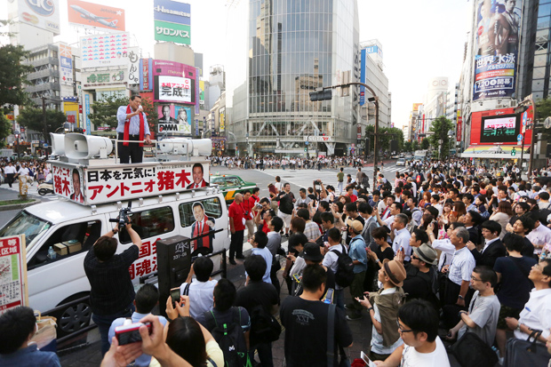 地方選舉投票率創新低，安倍經濟學受質疑