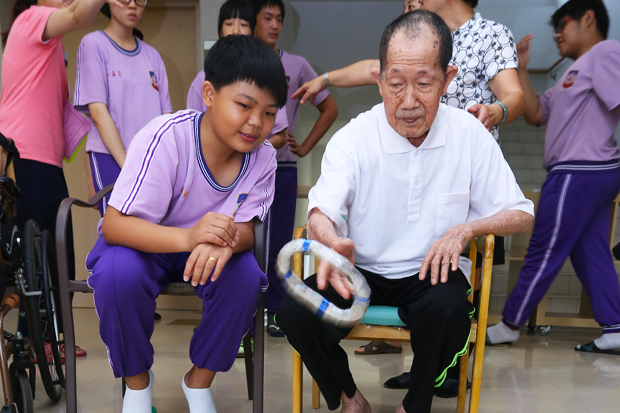 陪伴失智長者，學會解決問題能力