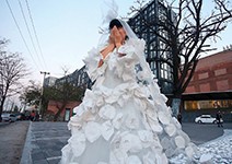 「新娘」捂嘴吶喊：我要嫁給藍天！