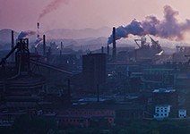 高級社區卻有嗆鼻毒氣，居民怒轟鋼鐵廠