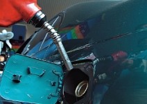 美、阿石油戰開打，全球經濟得利