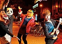 誇張無厘頭，精準戳中網友笑點