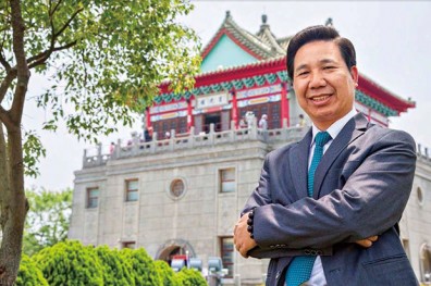 首位無黨籍縣長 甫上任即奪五星