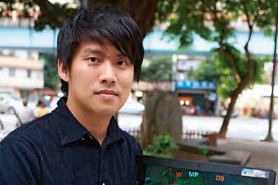 扮軍師教老外比電競，每晚樂賺美元