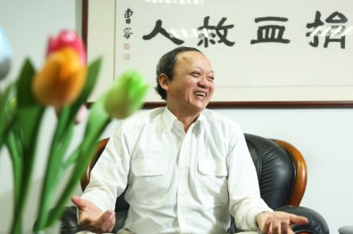 爬山沉浸「不老泉」，登高望遠甩憂愁