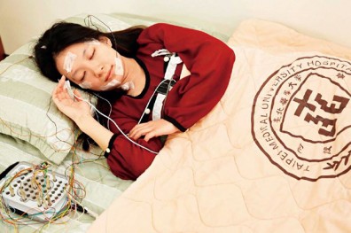 睡前伸展＋腹式呼吸，找回一夜好眠