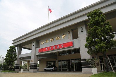 父母官亂花錢，議會放水成幫凶