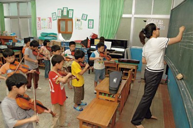 鉅額人事費如暴雨，沖垮財庫堤防