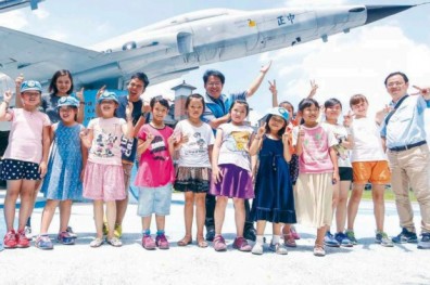 F-5E戰鬥機領航 雙語、智慧校園一飛沖天