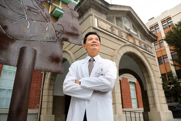 比病人更關心他的健康