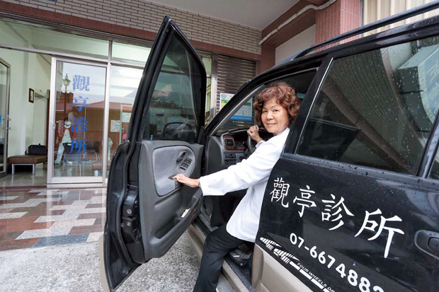 除了接生，統統都能託付她
