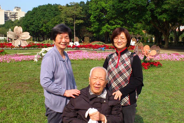照顧者先別驚慌，給予安全感最重要