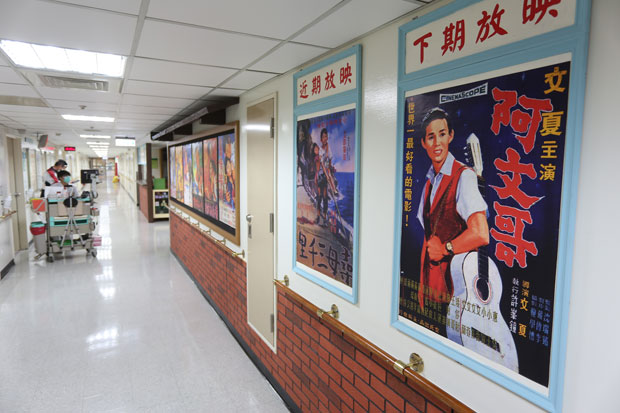 老照片憶青春 找回失去的「拼圖」