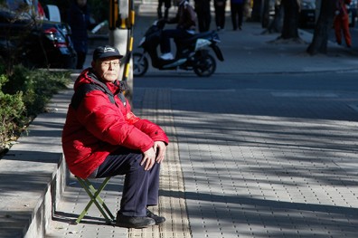 老本不夠啃！日本一億「下流老人」陷困