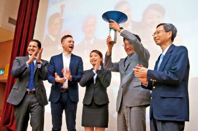 台大老師私下問：政大能，台大為何不能？