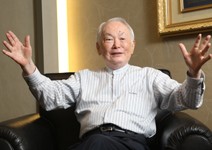 卸下所有公務 散步、旅遊、寫書法都幸福