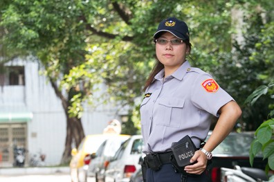 沒把自己當女生，親上火線與匪對峙