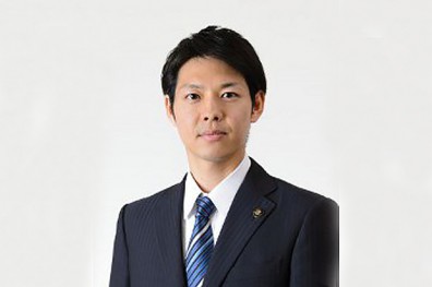 34歲市長靠攻守策略，破產小城奇蹟再生