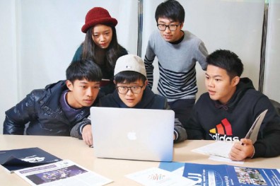 培養外語能力和時事敏銳度