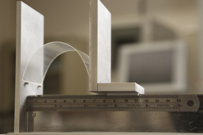 突破玻璃切割盲點，手機螢幕變更薄