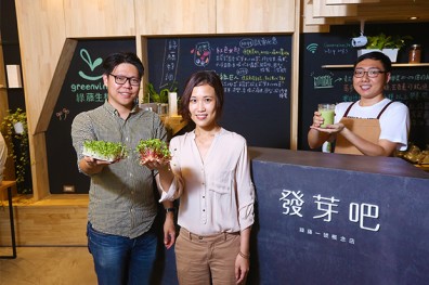 經歷一萬個行不通 拚六年種出「活芽菜」