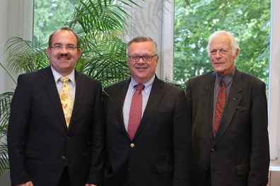 農村必先自助，政府再協助