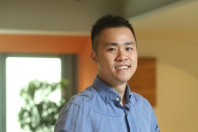 FLEXIWORK．電動升降桌 用客製化當市場敲門磚