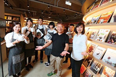 戴勝益63歲圓文青夢 不求營利的簡單決策