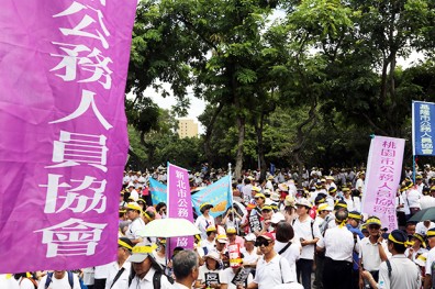 公教人員淪為箭靶 都是制度惹的禍？