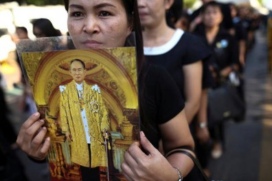 泰王辭世重創旅遊業 政爭成最大隱憂