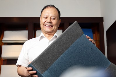 獨家飛機座椅泡綿千度高溫燒不融 林珮萱 遠見雜誌