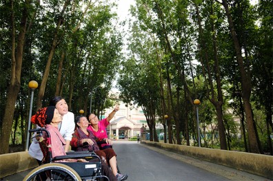 創新長照模式， 屏東要當安居大社區