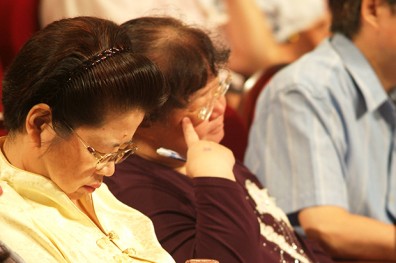 眼球操緩解疲勞 閉目養神不可少