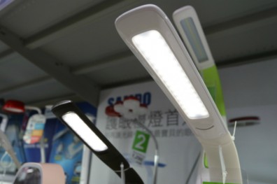 光源穩定、不閃爍 護眼檯燈打造好「視界」